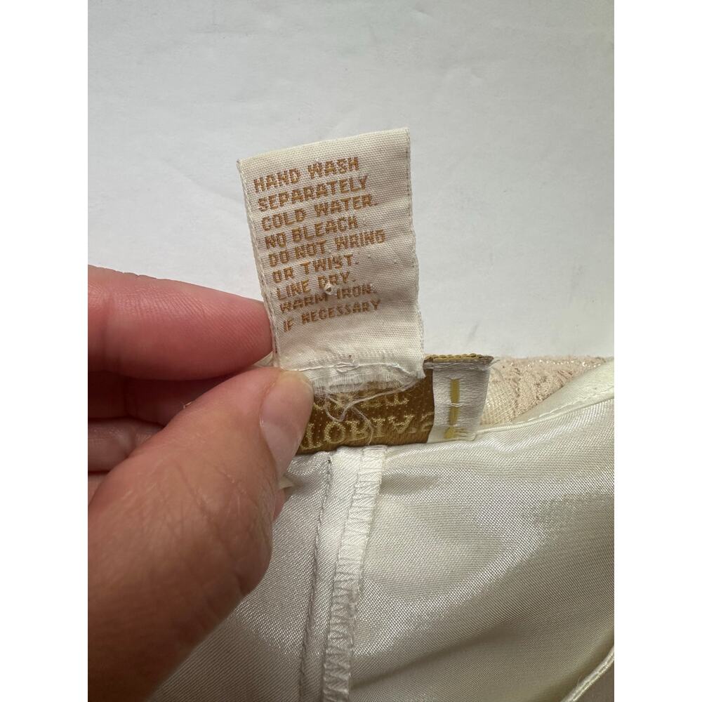 Vintage Victoria's Secret Gold Label Satin and Lace Button Front Bed Jacket - Picture 6 of 12